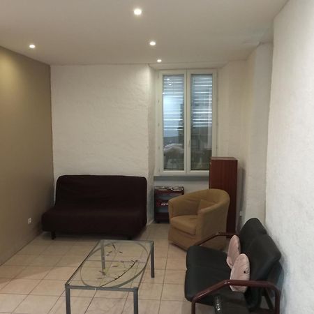 Appartement Village Medieval Saint-Germain-Laval  Exterior foto