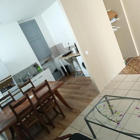 Appartement Village Medieval Saint-Germain-Laval  Exterior foto